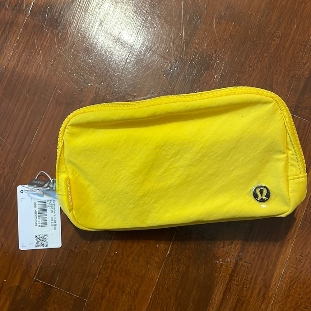 NWT lululemon everywhere belt bag yellow